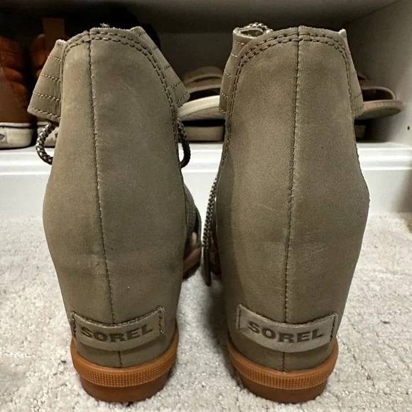 Sorel Wedges 8.5 - Picture 2 of 5